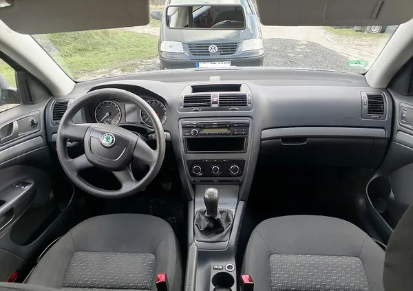 Skoda Octavia cena 17900 przebieg: 271310, rok produkcji 2010 z Sieradz małe 79